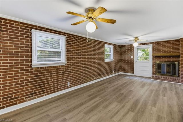 201 Wedgewood Drive, Jamestown, NC 27282