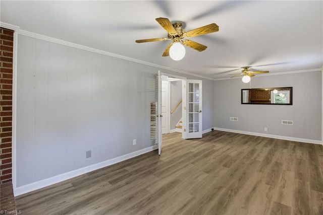 201 Wedgewood Drive, Jamestown, NC 27282