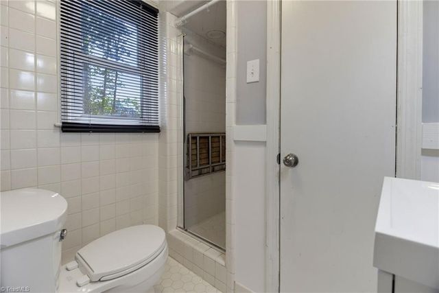 201 Wedgewood Drive, Jamestown, NC 27282