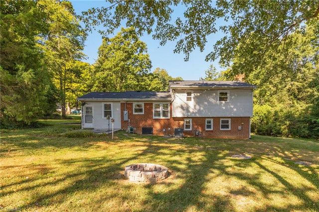 201 Wedgewood Drive, Jamestown, NC 27282