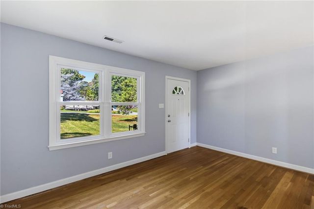 201 Wedgewood Drive, Jamestown, NC 27282