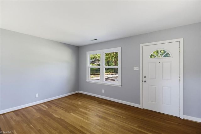 201 Wedgewood Drive, Jamestown, NC 27282