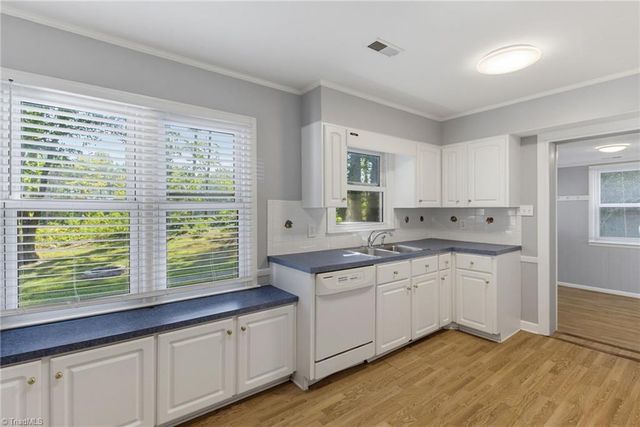 201 Wedgewood Drive, Jamestown, NC 27282