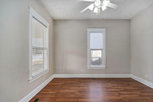 1220 N Grant Avenue, Springfield, MO 65802