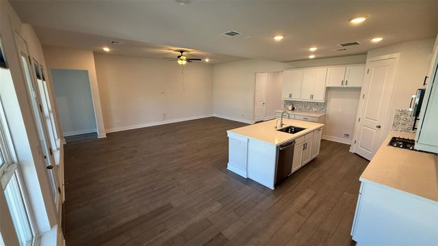 1849 Donetto DR, Leander, TX 78641