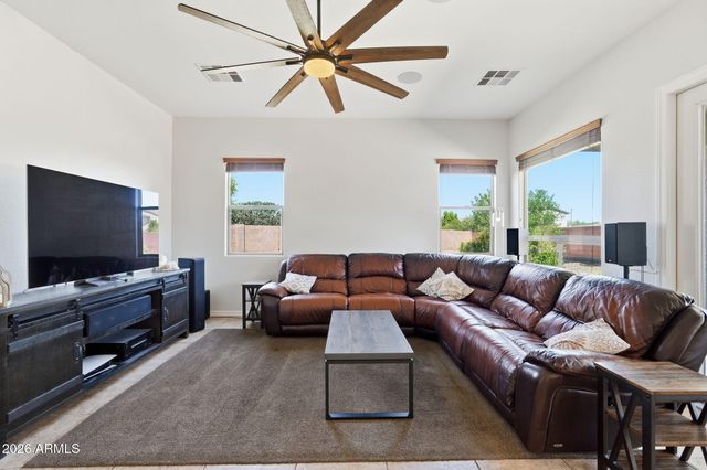 1228 E ARROWHEAD Trail, Gilbert, AZ 85297