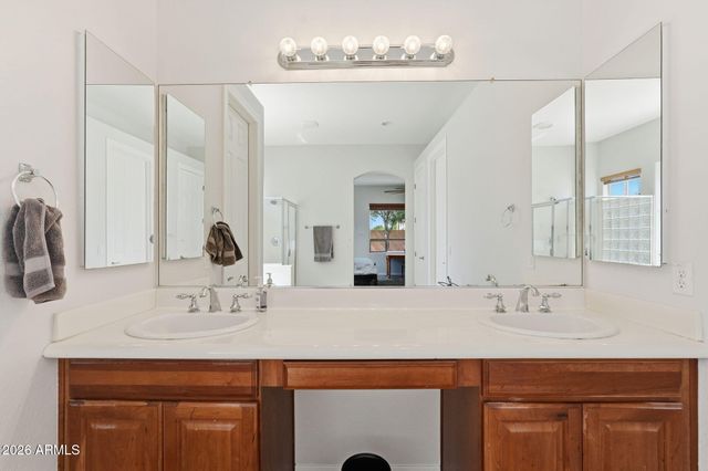 1228 E ARROWHEAD Trail, Gilbert, AZ 85297