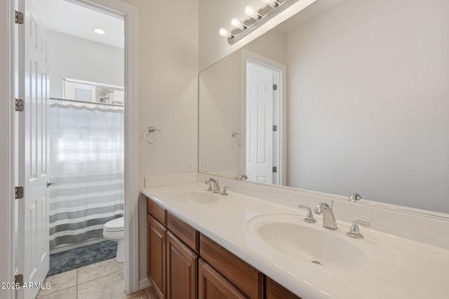 1228 E ARROWHEAD Trail, Gilbert, AZ 85297