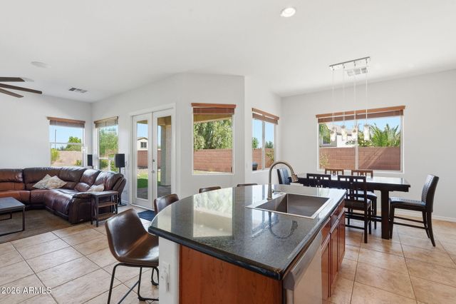 1228 E ARROWHEAD Trail, Gilbert, AZ 85297