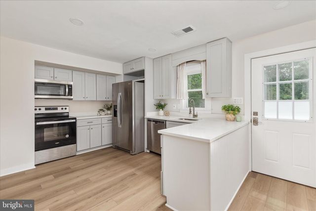 14013 GLENKIRK RD, Gainesville, VA 20155