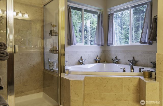 27661 Mcintosh Loop NE, Kingston, WA 98346