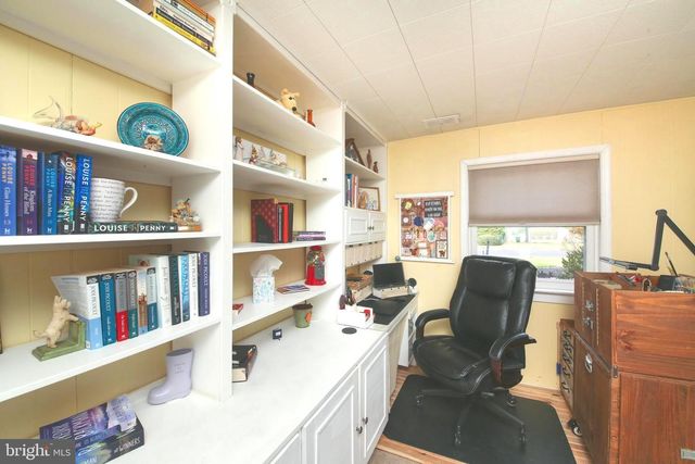 1448 WHEATON LN, North Wales, PA 19454