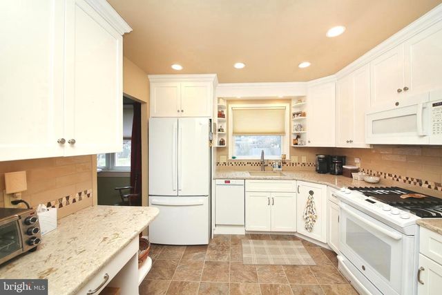 1448 WHEATON LN, North Wales, PA 19454