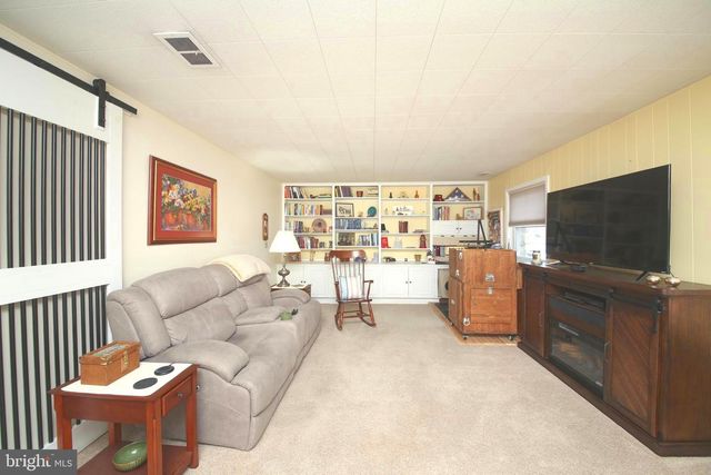 1448 WHEATON LN, North Wales, PA 19454