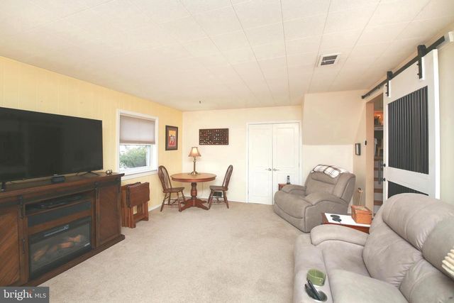 1448 WHEATON LN, North Wales, PA 19454