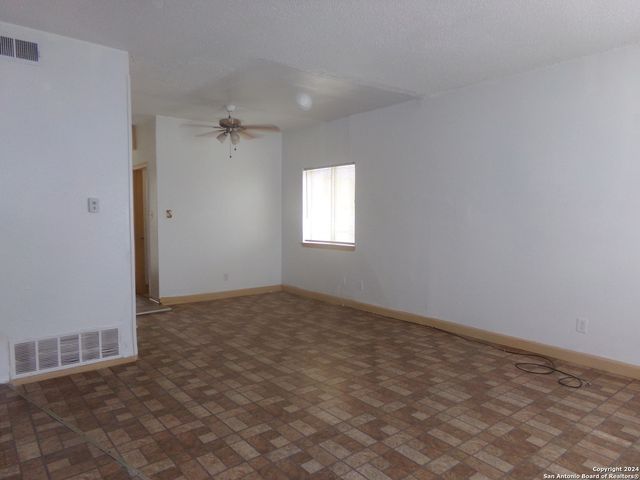 4835 Gus Eckert Rd Apt 3, San Antonio, TX 78240