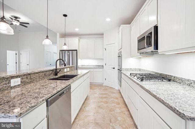 14 HOOPERS RUN LN, Richardsville, VA 22736