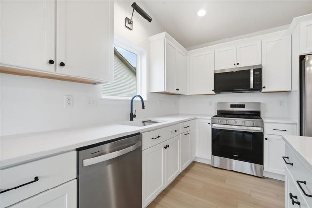 121 Hackberry Dr, Palo, IA 52324