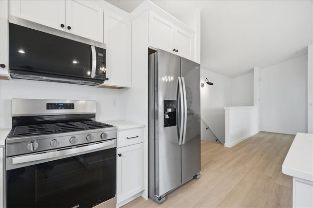 121 Hackberry Dr, Palo, IA 52324