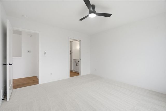 121 Hackberry Dr, Palo, IA 52324