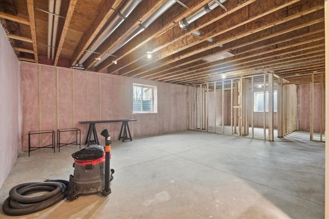 121 Hackberry Dr, Palo, IA 52324