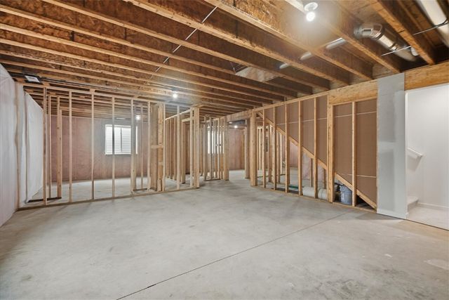 121 Hackberry Dr, Palo, IA 52324