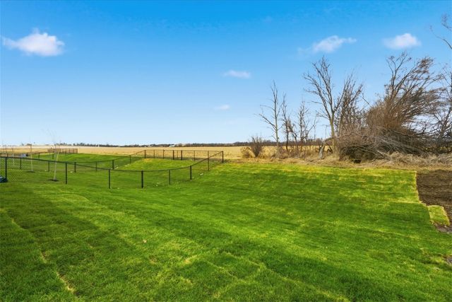 121 Hackberry Dr, Palo, IA 52324