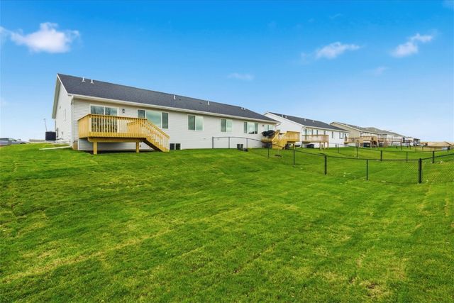 121 Hackberry Dr, Palo, IA 52324