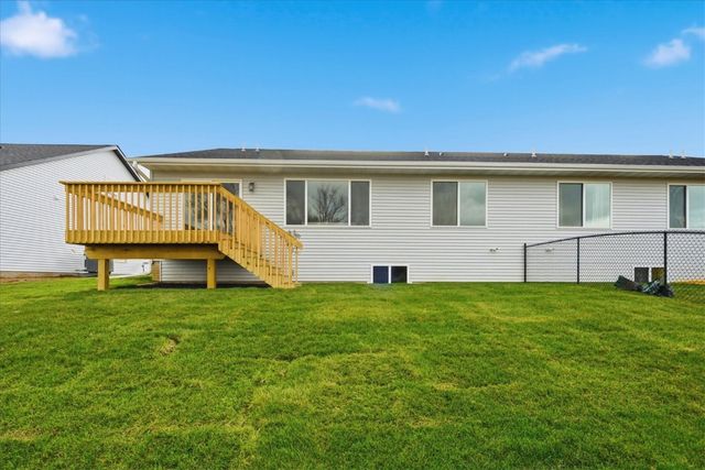 121 Hackberry Dr, Palo, IA 52324