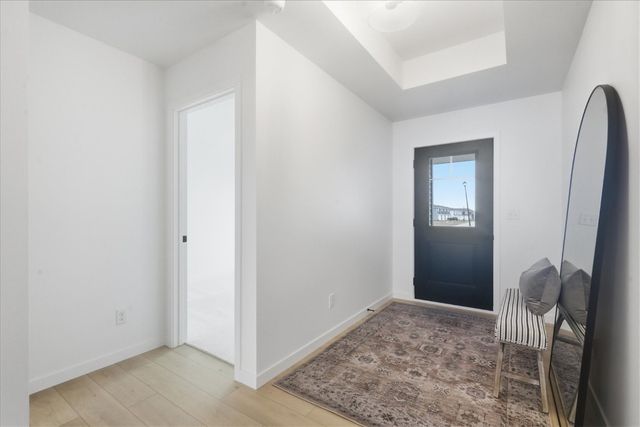 121 Hackberry Dr, Palo, IA 52324