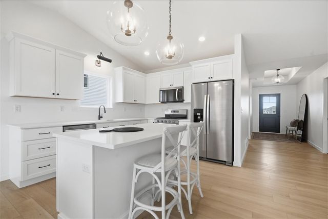 121 Hackberry Dr, Palo, IA 52324