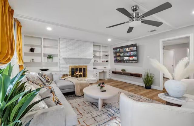 9005 Villa Park Circle, Dallas, TX 75225