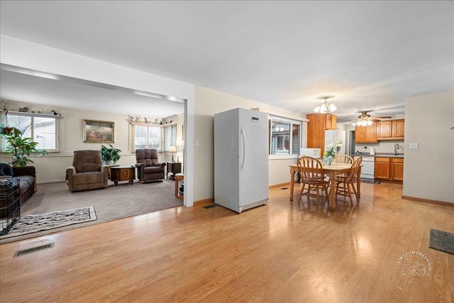 631 Venice Court, Schaumburg, IL 60193