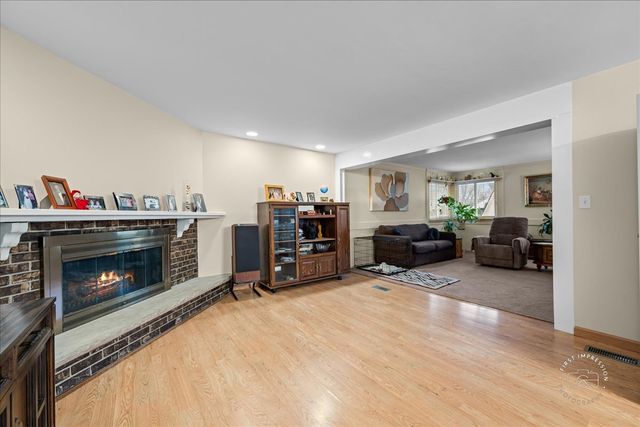 631 Venice Court, Schaumburg, IL 60193