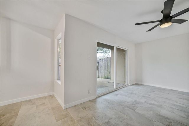 2600 Penny LN 118, Austin, TX 78757