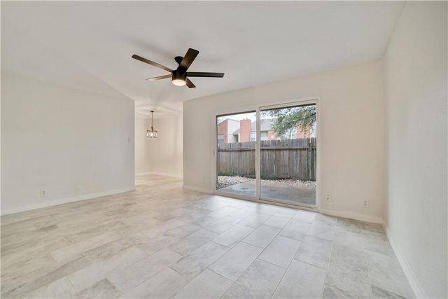 2600 Penny LN 118, Austin, TX 78757