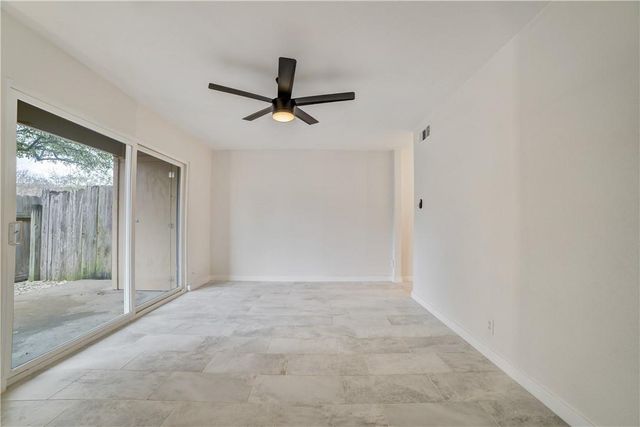 2600 Penny LN 118, Austin, TX 78757