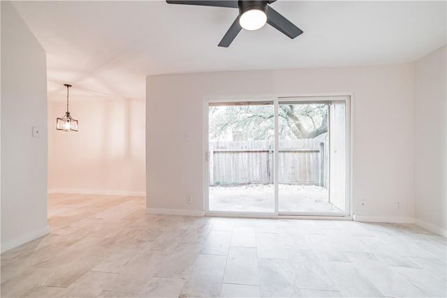 2600 Penny LN 118, Austin, TX 78757