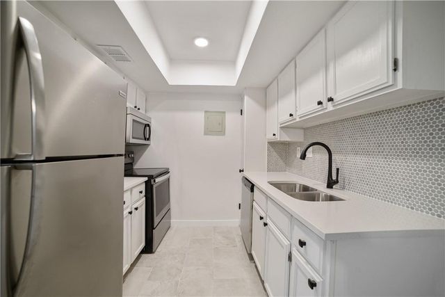 2600 Penny LN 118, Austin, TX 78757