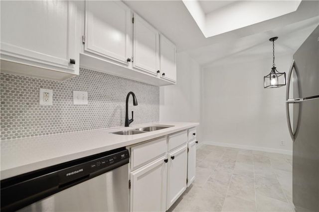 2600 Penny LN 118, Austin, TX 78757