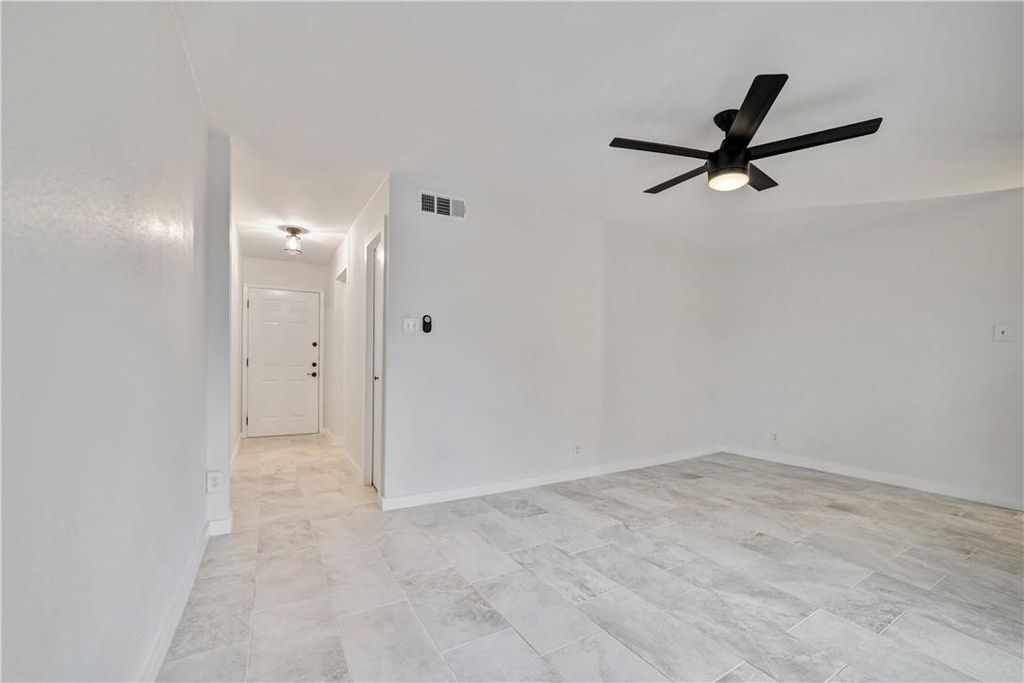 2600 Penny LN 118, Austin, TX 78757