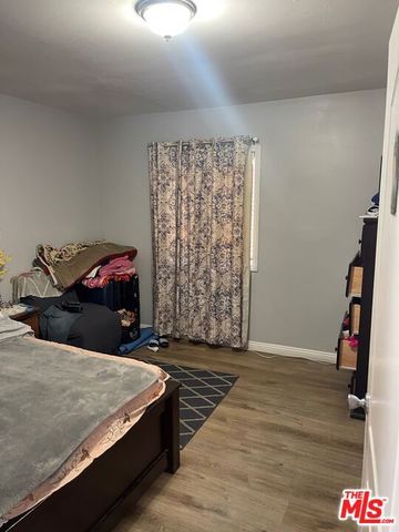 915 E 76th Place, Los Angeles, CA 90001