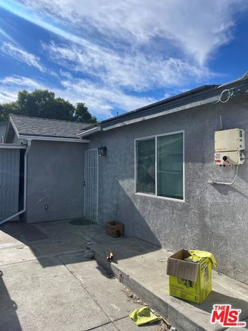 915 E 76th Place, Los Angeles, CA 90001