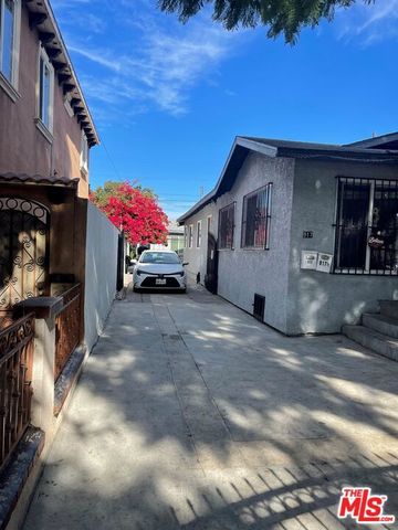915 E 76th Place, Los Angeles, CA 90001