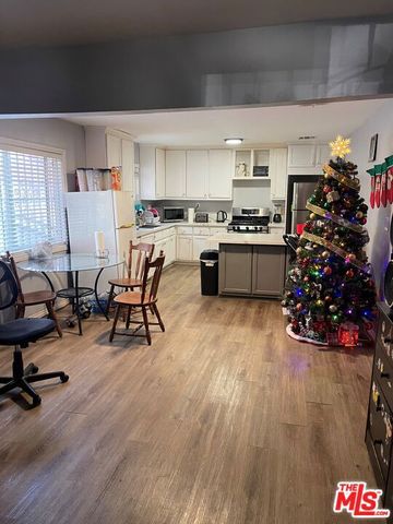 915 E 76th Place, Los Angeles, CA 90001