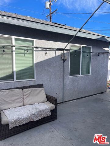 915 E 76th Place, Los Angeles, CA 90001