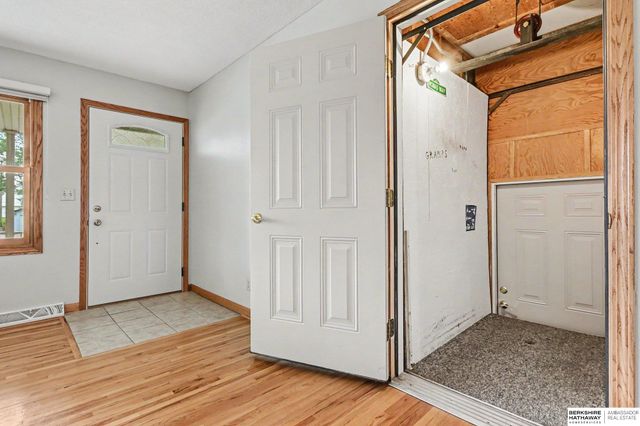 9142 Manderson Street, Omaha, NE 68134
