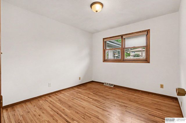 9142 Manderson Street, Omaha, NE 68134