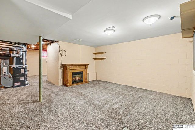 9142 Manderson Street, Omaha, NE 68134