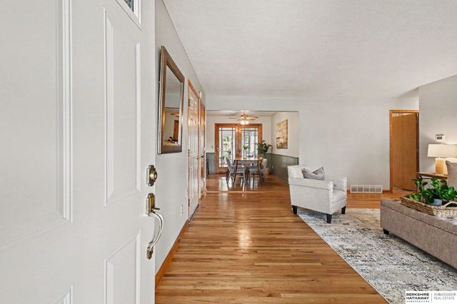 9142 Manderson Street, Omaha, NE 68134